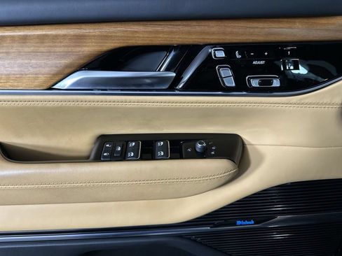 Used 2024 Jeep Grand Wagoneer L Series III AWD/4WD image 25