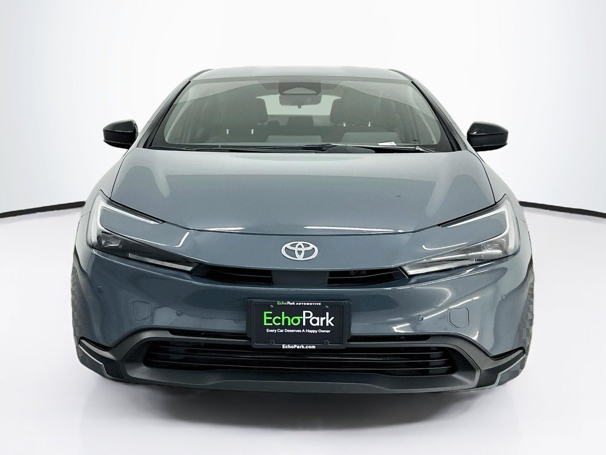 Used 2025 Toyota Prius LE FWD image 2