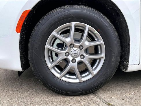 New 2025 Chrysler Voyager LX image 10
