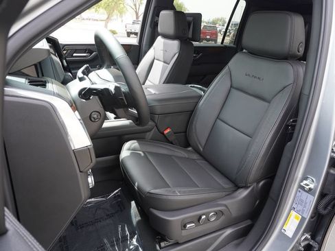 New 2026 GMC Yukon XL Denali w/ Denali Reserve Package AWD/4WD image 16