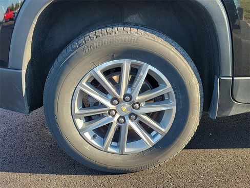 Used 2023 Chevrolet Traverse LT image 6