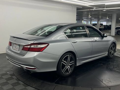 Used 2017 Honda Accord Sport Special Edition image 4