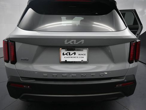 Used 2022 Kia Sorento S w/ Panoramic Sunroof Package AWD/4WD image 9