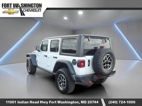 Used 2025 Jeep Wrangler Unlimited Rubicon AWD/4WD image 3