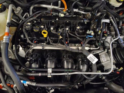 Used 2021 Ford Escape SE image 30