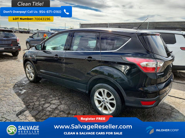 Used 2017 Ford Escape SE FWD image 3