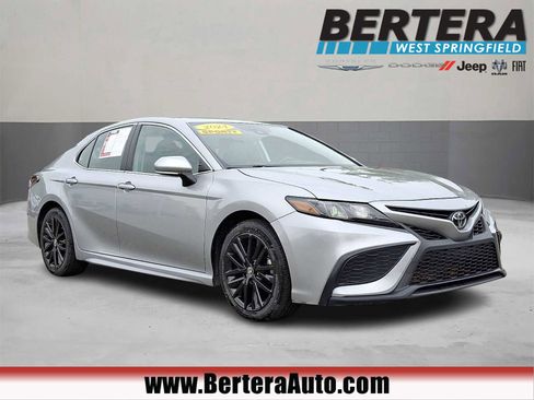 Used 2024 Toyota Camry SE FWD image 1