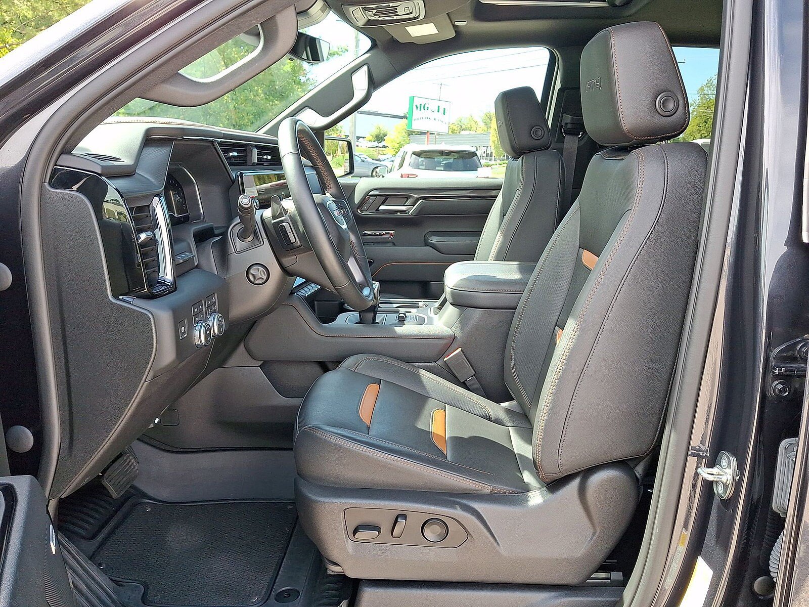 Used 2023 GMC Sierra 1500 AT4 w/ AT4 Premium Package AWD/4WD image 11