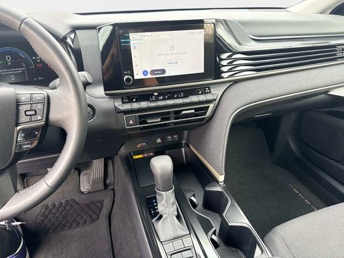 Used 2025 Toyota Camry LE w/ Convenience Package image 19