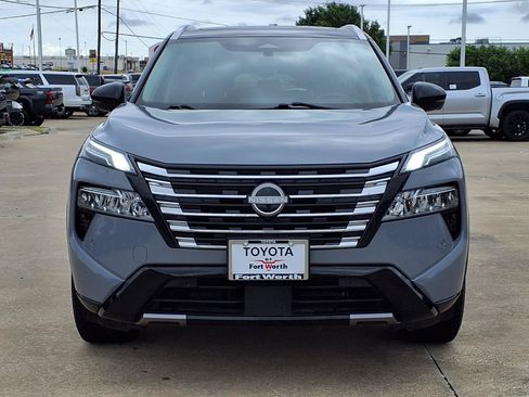 Used 2024 Nissan Rogue Platinum w/ Platinum Premium Package FWD image 2