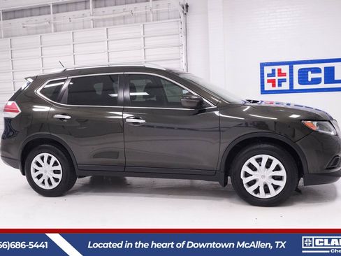 Used 2016 Nissan Rogue S w/ Appearance Package FWD image 4
