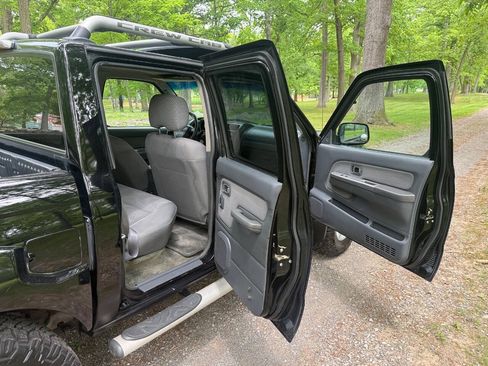 Used 2002 Nissan Frontier SE AWD/4WD image 71