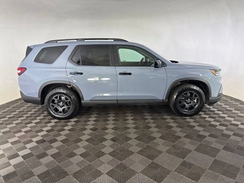 Certified 2024 Honda Pilot TrailSport image 5