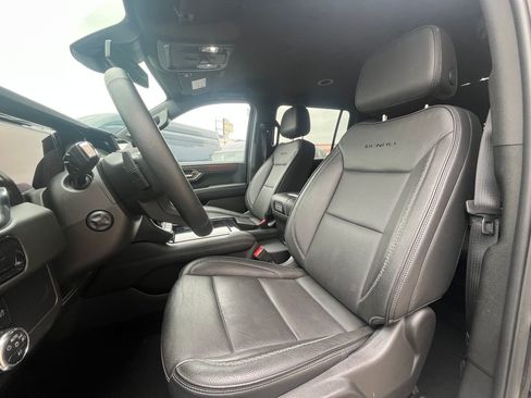 Used 2025 GMC Yukon XL Denali AWD/4WD image 15