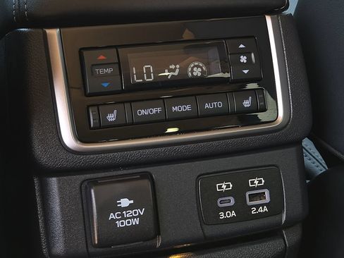 Used 2024 Subaru Ascent Touring w/ Popular Package #2 AWD/4WD image 12