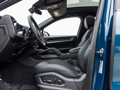 New 2026 Porsche Cayenne Coupe image 24