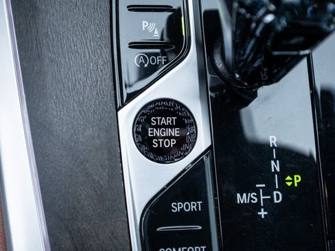 Used 2022 BMW X7 M50i image 28