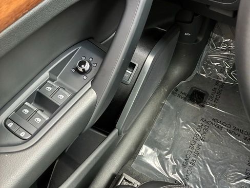 Used 2023 Audi Q5 2.0T Premium w/ Convenience Package image 24