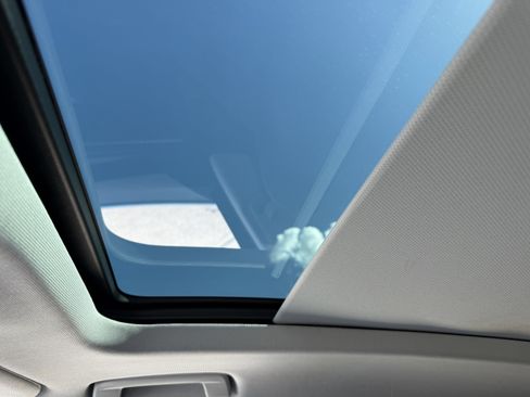 Used 2022 Audi e-tron Premium image 22