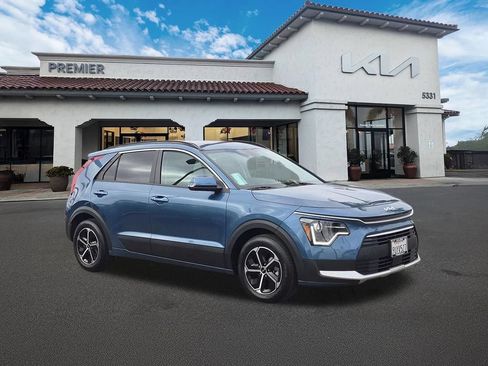 Used 2025 Kia Niro EX FWD image 2