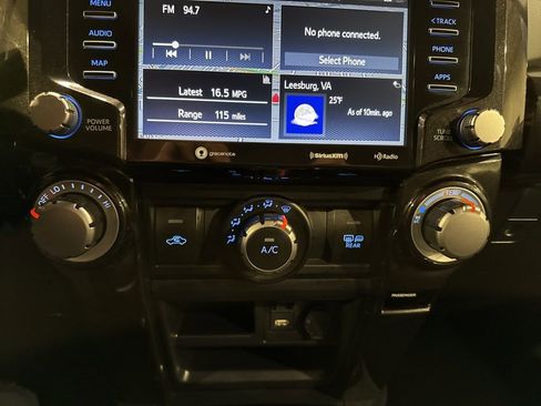 Used 2024 Toyota 4Runner TRD Off-Road Premium image 27