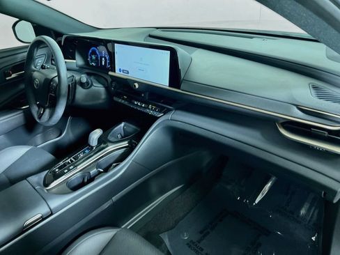 Certified 2025 Toyota Crown Signia AWD/4WD image 25