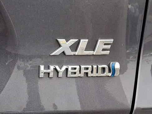 Used 2021 Toyota RAV4 XLE Premium AWD/4WD image 10