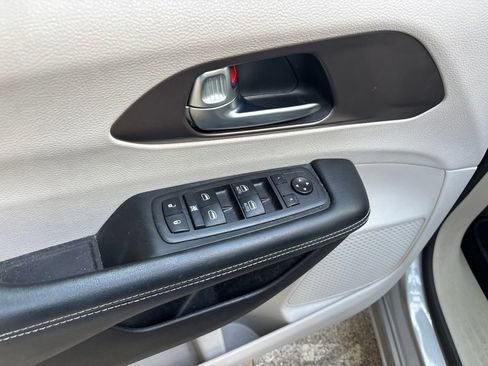 Used 2021 Chrysler Voyager Lxi FWD image 27
