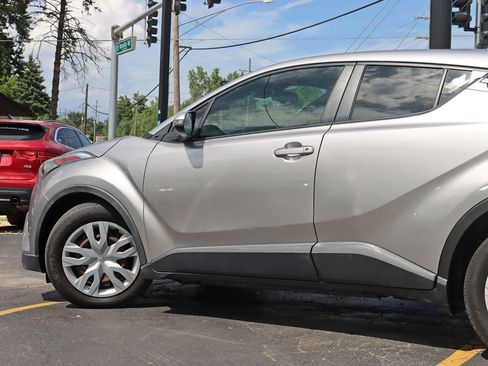 Used 2019 Toyota C-HR LE image 12