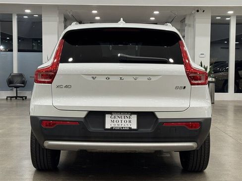 Used 2025 Volvo XC40 B5 Core image 5