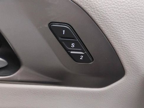 Used 2023 Chrysler Pacifica Touring-L FWD image 39