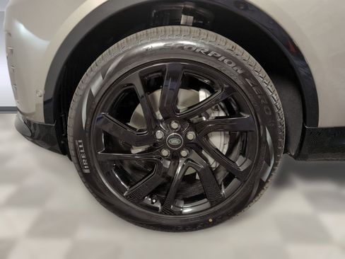 Certified 2025 Land Rover Discovery Dynamic SE image 11