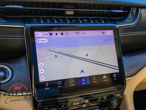 Used 2022 Jeep Grand Cherokee L Limited image 32