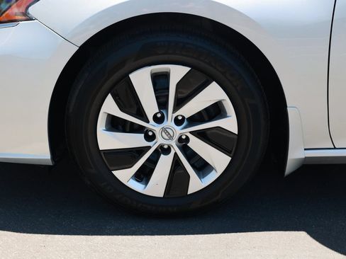 Used 2023 Nissan Altima 2.5 S FWD image 14