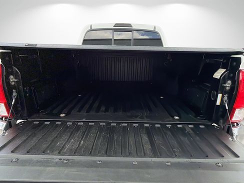 Used 2017 Toyota Tacoma SR5 w/ Tow Package RWD image 11