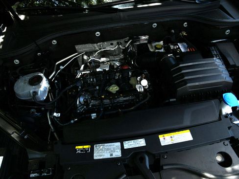 Used 2024 Volkswagen Atlas Cross Sport SE image 38