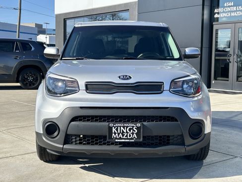 Used 2018 Kia Soul Base image 2