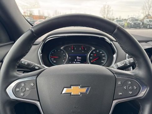 Used 2023 Chevrolet Traverse LT image 9