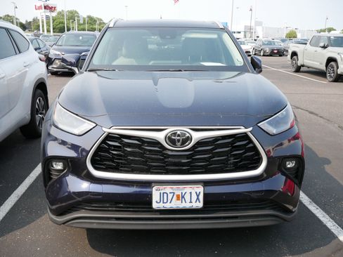 Certified 2026 Toyota Highlander XLE AWD/4WD image 2