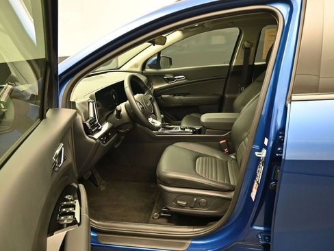 Used 2025 Kia Sportage SX image 9