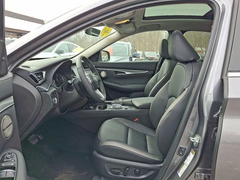 Used 2025 INFINITI QX50 Luxe image 11