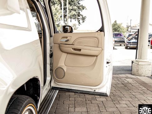 Used 2010 Cadillac Escalade EXT Luxury image 37