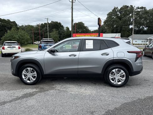 Used 2024 Chevrolet Trax LS FWD image 2