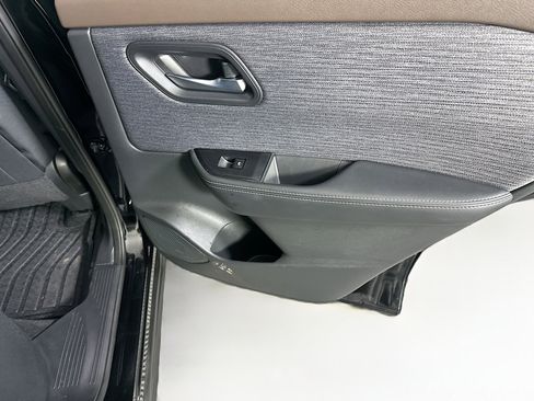 Used 2021 Nissan Rogue SV image 29