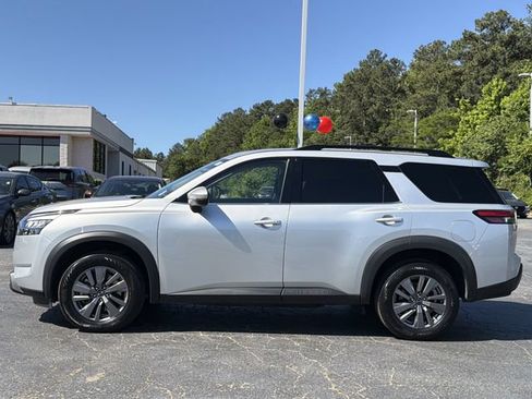 Used 2025 Nissan Pathfinder SV AWD/4WD image 2