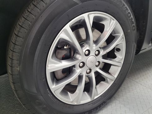 Used 2019 Jeep Cherokee Latitude Plus w/ Cold Weather Group image 31