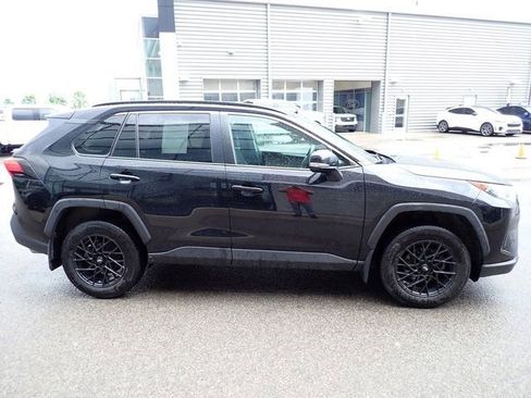 Used 2020 Toyota RAV4 LE w/ Carpet Mat Package AWD/4WD image 8