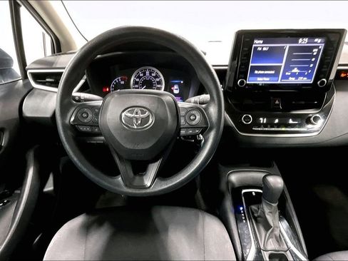 Used 2022 Toyota Corolla LE image 7