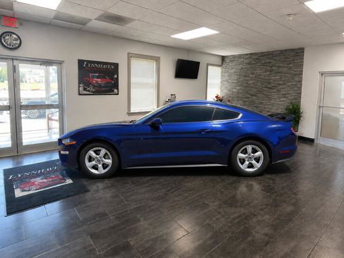 Used 2019 Ford Mustang Coupe RWD image 5