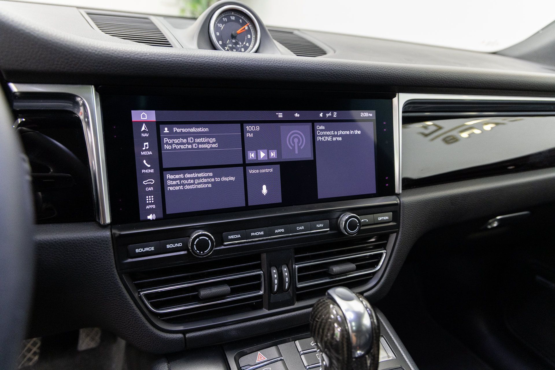 Used 2020 Porsche Macan AWD/4WD image 19